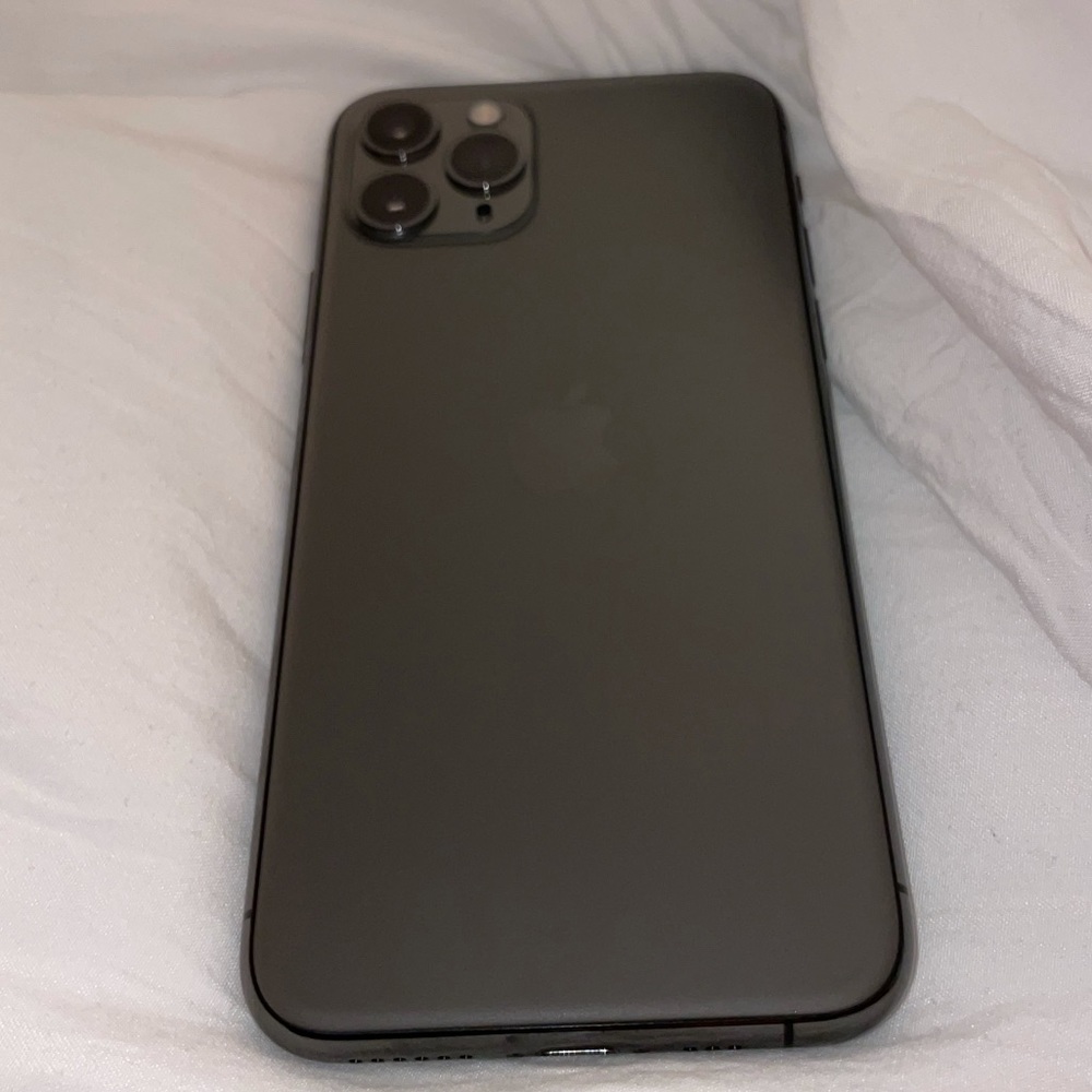 Apple iPhone 11 Pro 256GB. certified refurbished